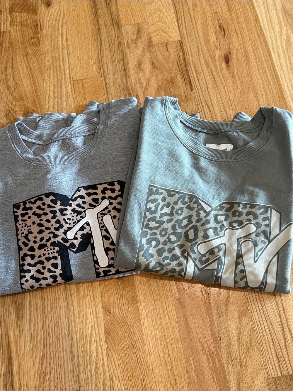 MTV Leopard Logo Sweatshirt Set in Gray and Sage